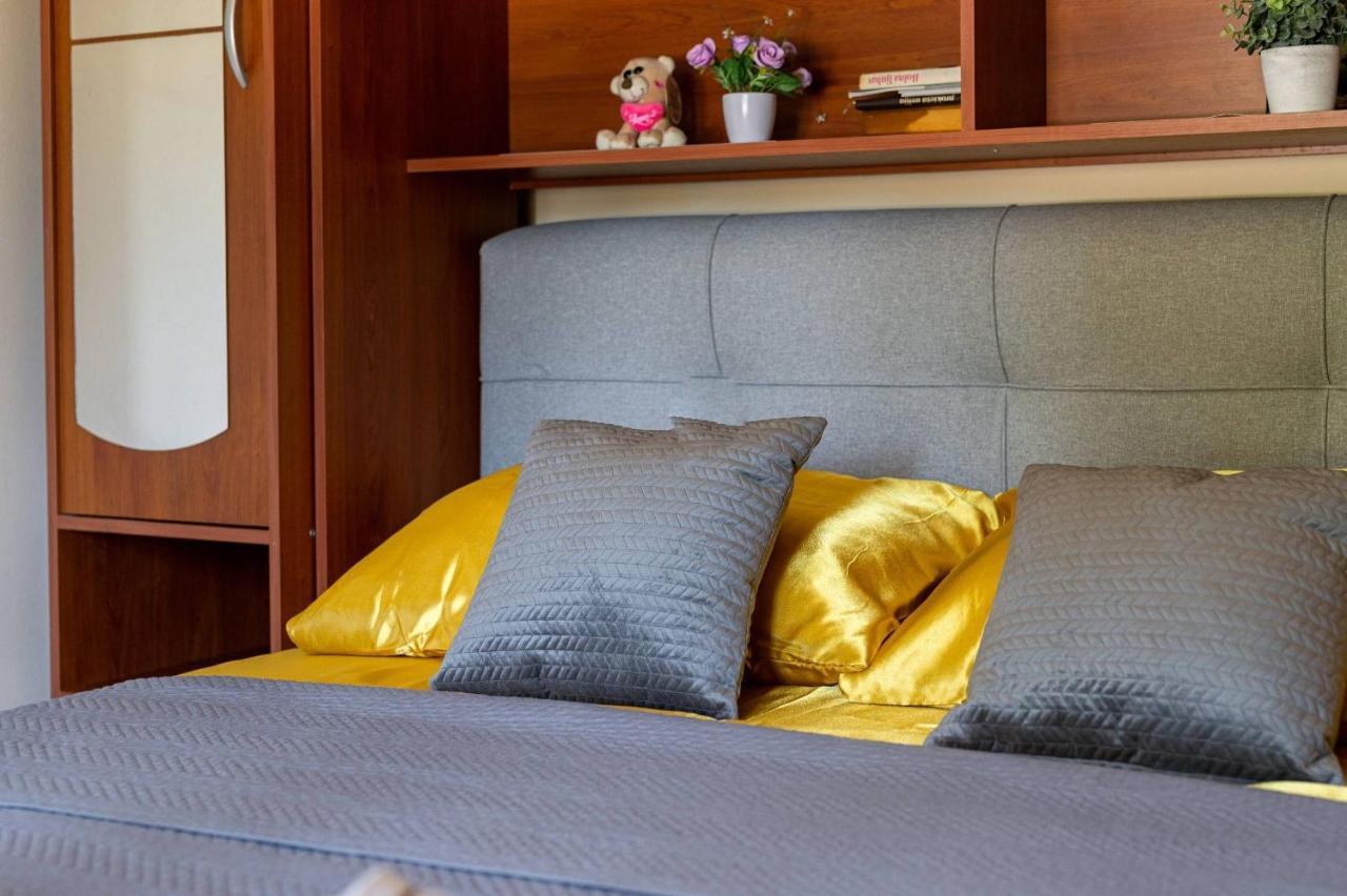 Apartment Lotus Трогир Екстериор снимка