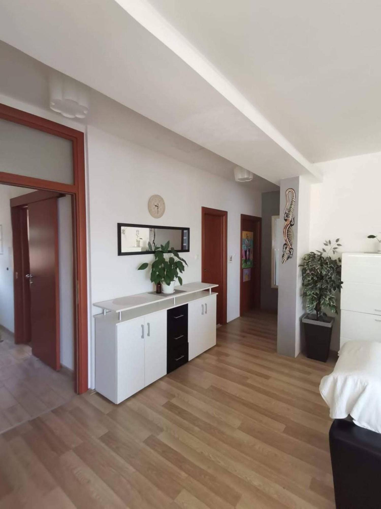 Apartment Lotus Трогир Стая снимка