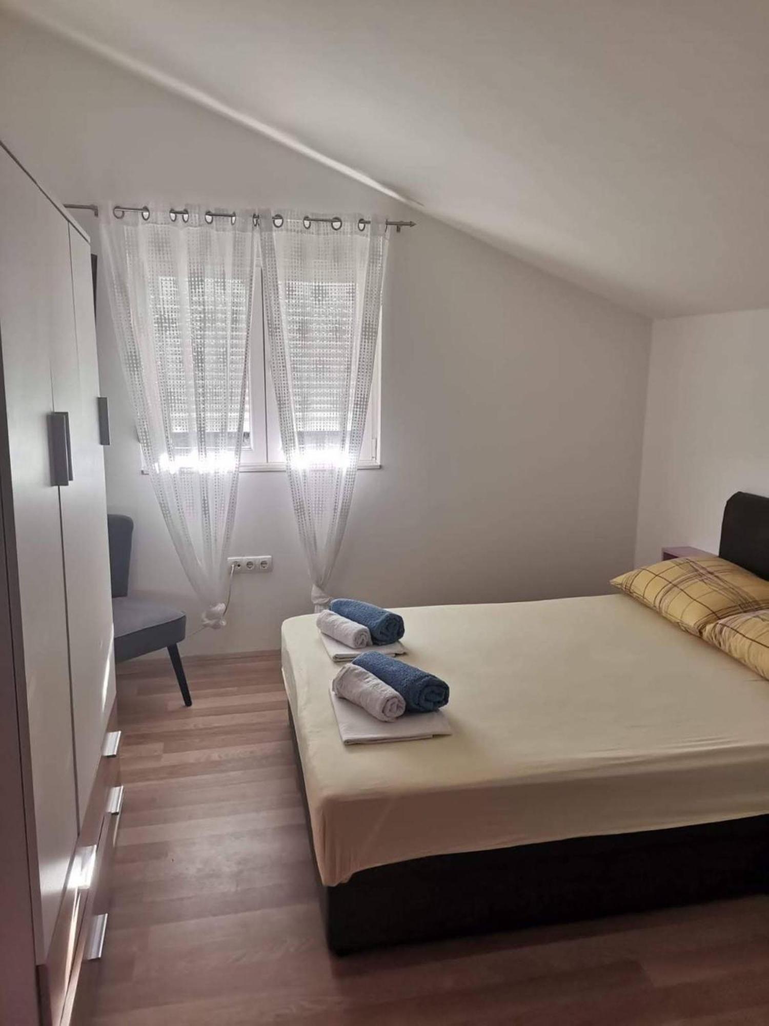 Apartment Lotus Трогир Стая снимка
