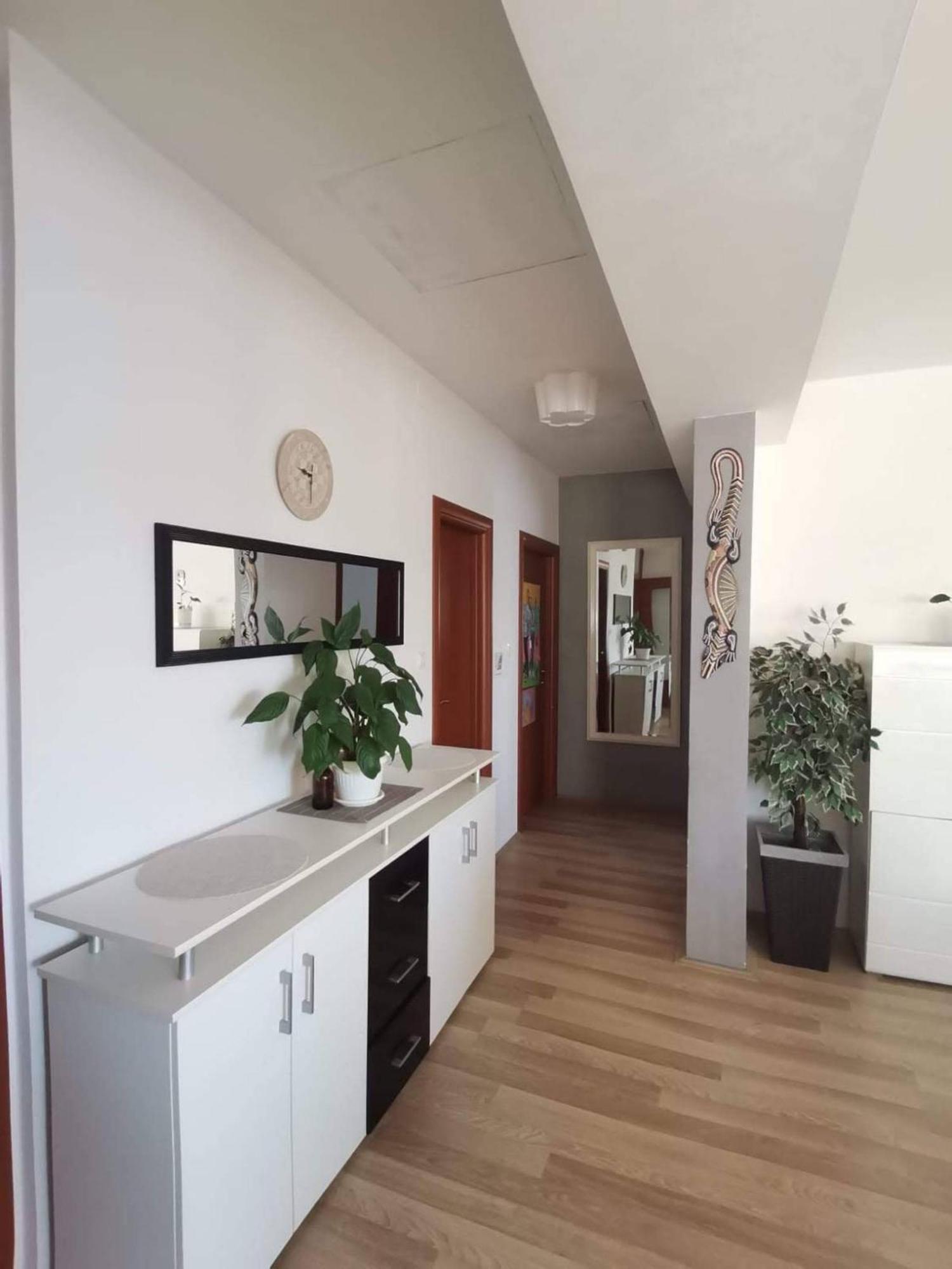 Apartment Lotus Трогир Стая снимка